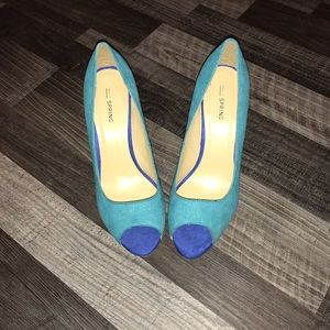 Women’s 2 toned blue heels, never worn